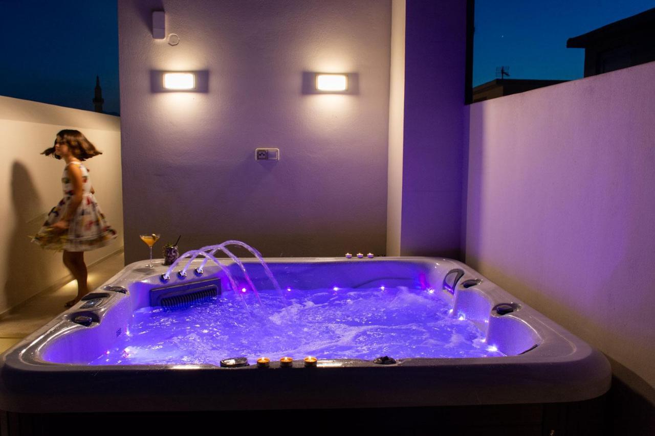 V77 Seafront Suites Ρέθυμνο Εξωτερικό φωτογραφία